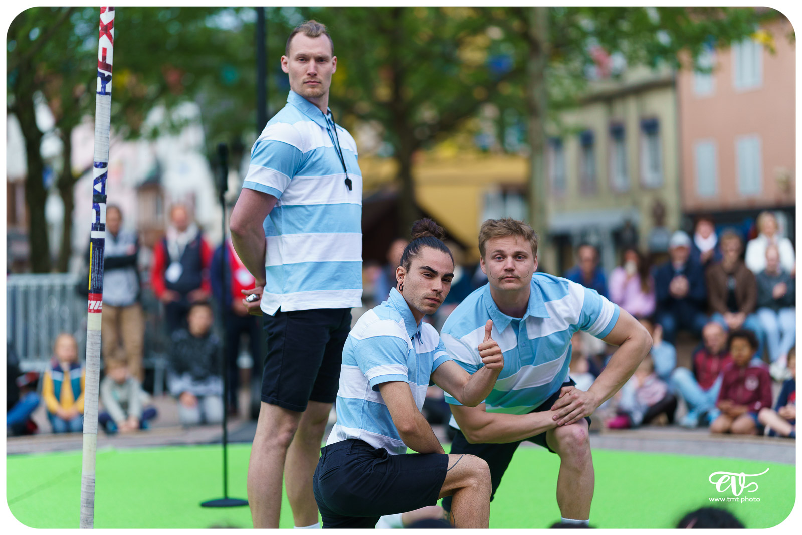 LEAGUE AND LEGEND (15FEET6)